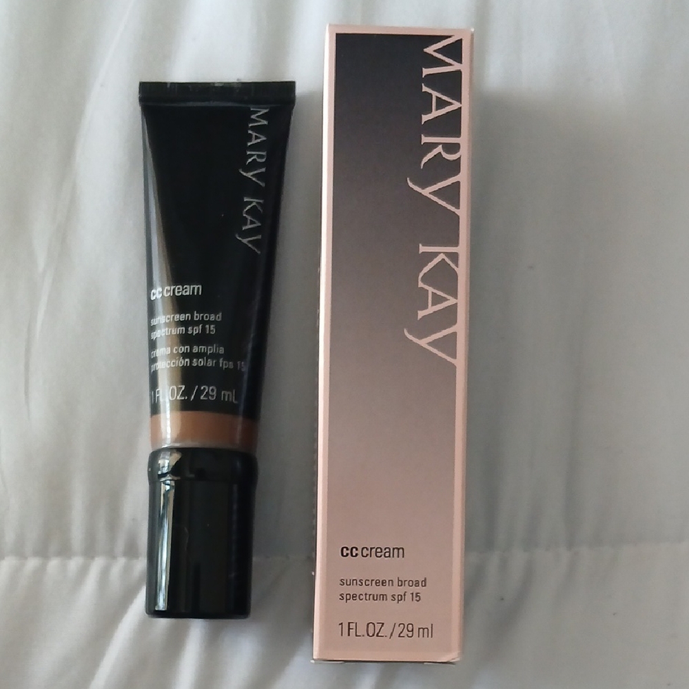 Mary Kay CC Cream - Broad Spectrum SPF 15 - VERY DEEP . NEW